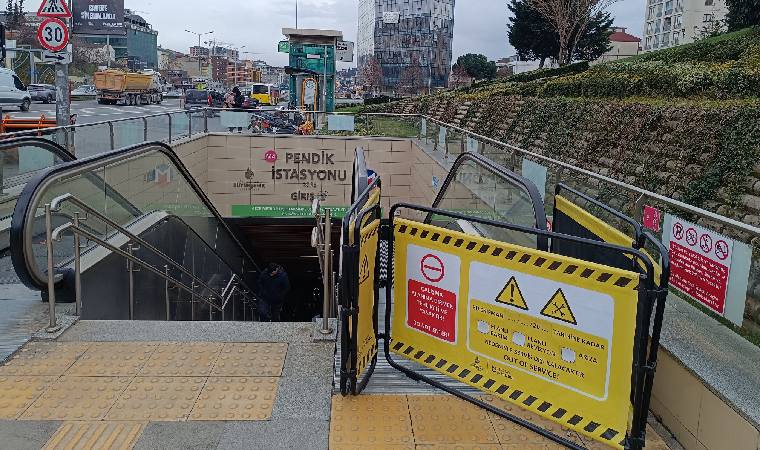 İBB Pendik Metrosunda Yürüyen Merdiven Faciası! Yaşlı Kadının Ayak Parmakları Koptu!